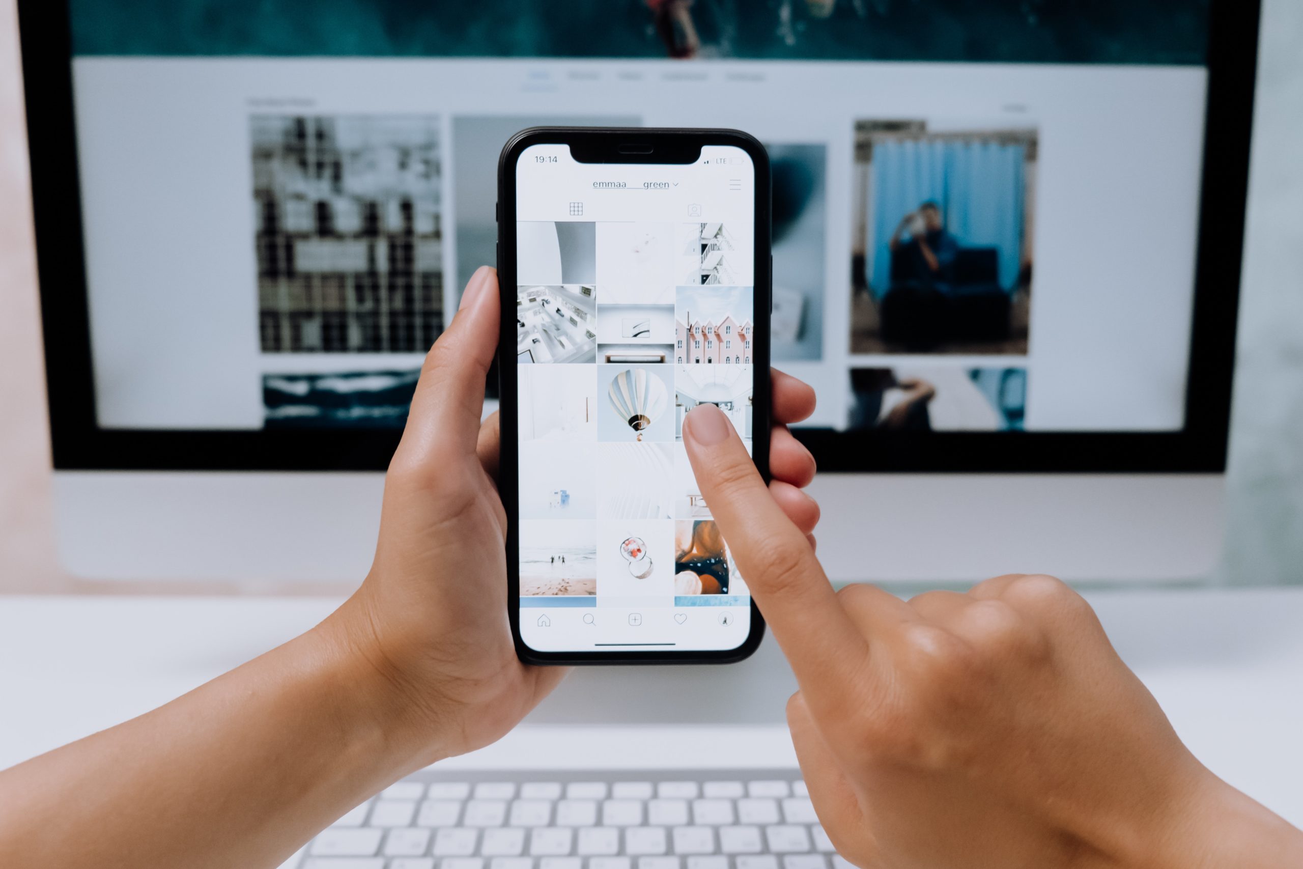 pexels-cottonbro-5082579 réseaux sociaux